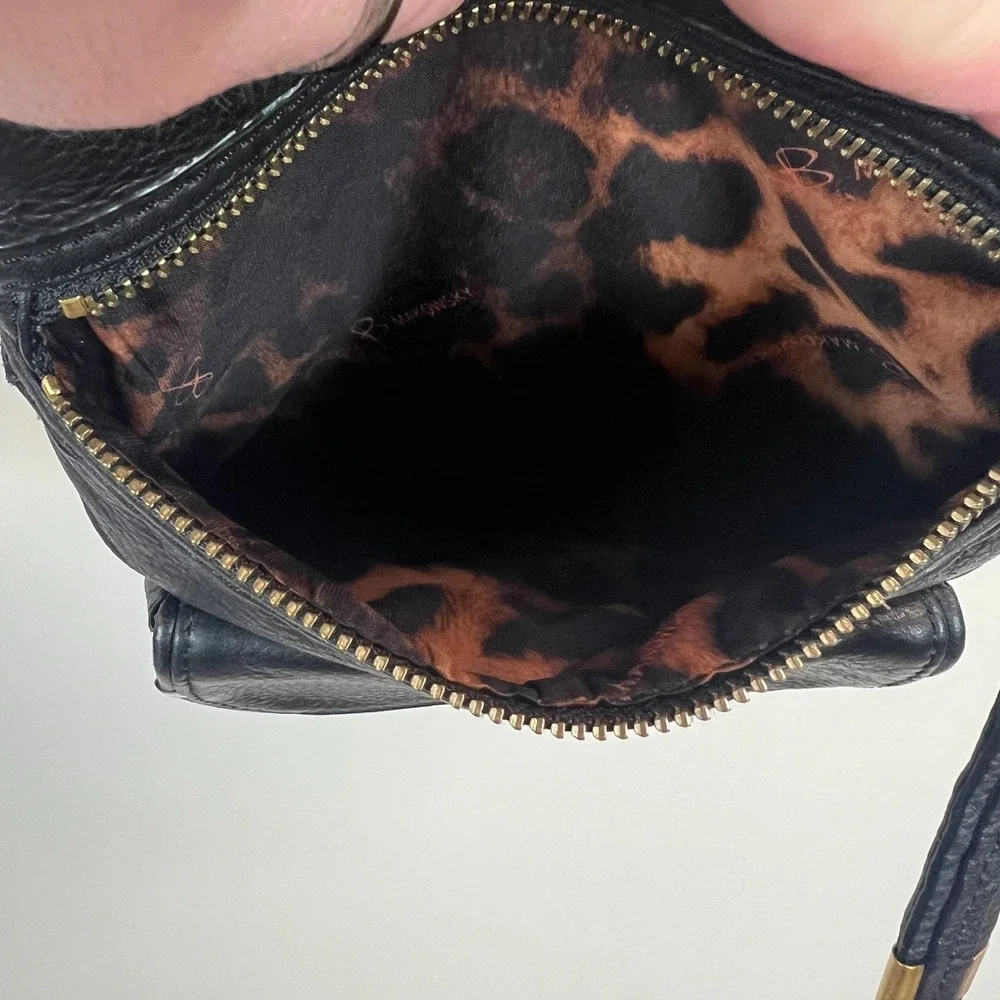 B. Makowsky Crossbody Bag Black Soft Leather Purse Gold Zipper‎ Magnet Pockets